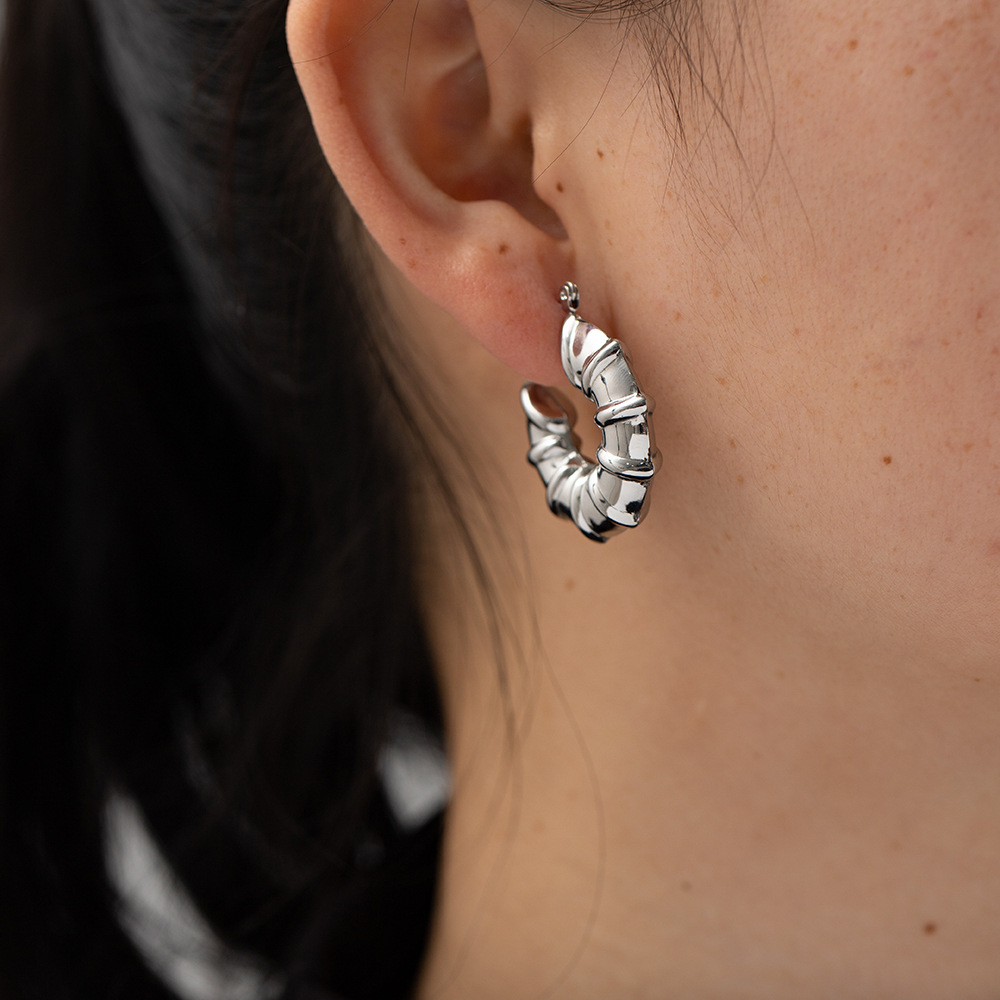 Stainless Steel Retro Hollow Hoops Trendy Aesthetic Chunky Winding Hoop Earrings for Women - Image 2