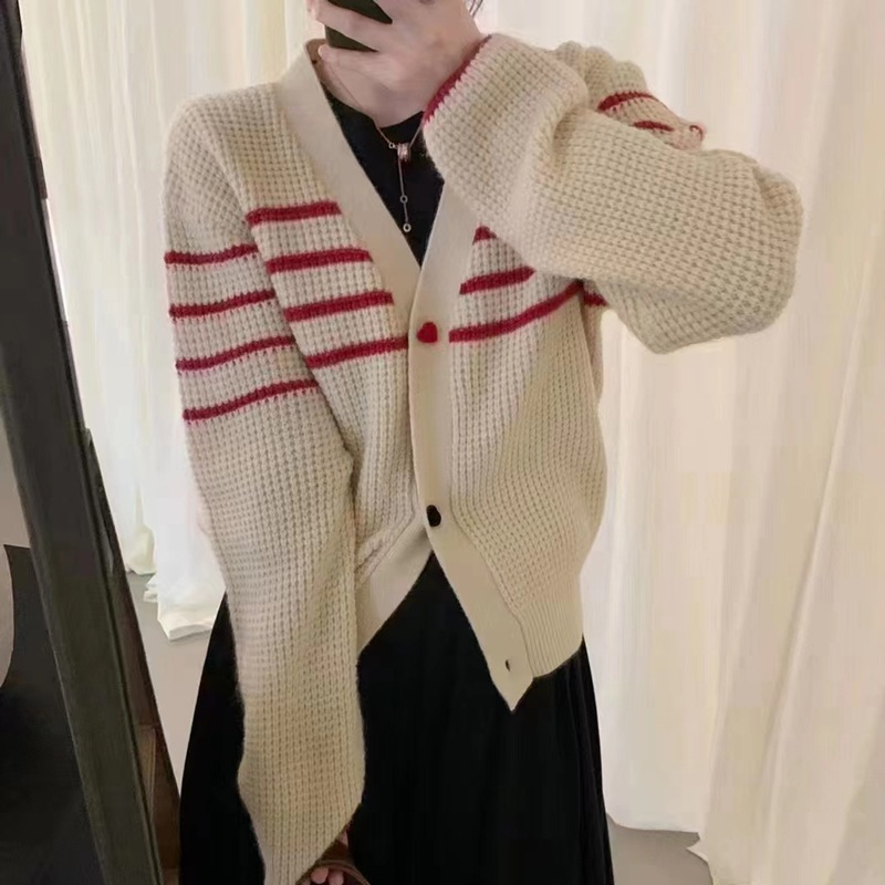 New Design Heart Button Knitted Sweater Niche Design Cardigan - Image 5