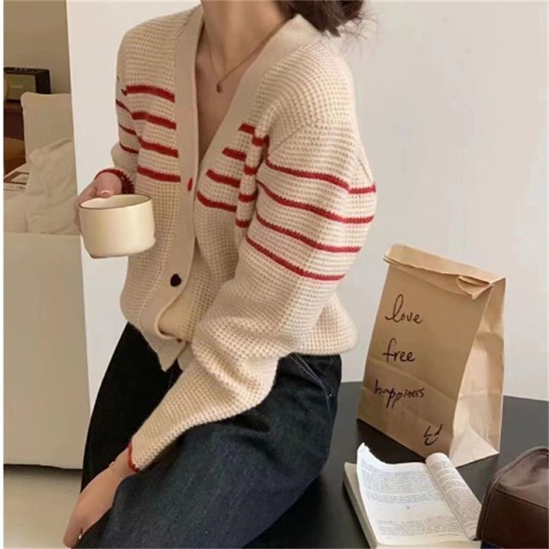 New Design Heart Button Knitted Sweater Niche Design Cardigan - Image 2