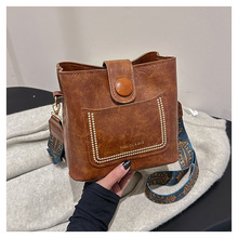 New Korean Style Versatile Textured Wide Shoulder Strap Fashionable Small Square Bag - Image 3