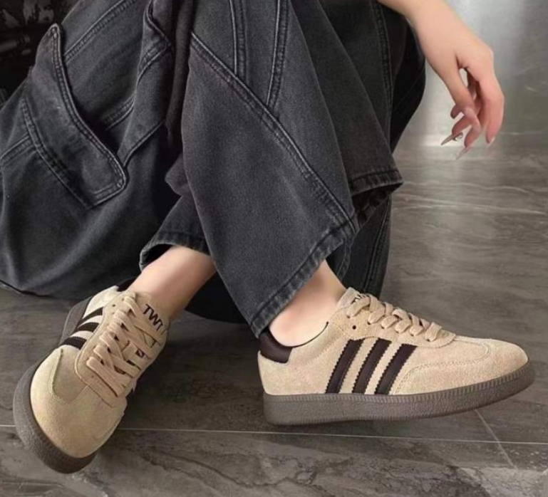Earth-Tone Retro Suede Sneakers – Vintage Brown & Cream Aesthetic Shoes – Korean Style Low Top Casual Trainers for Women – Trendy Pinterest Streetwear Fashion